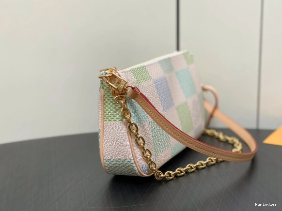 Cheap Accessoires-23.5*13.5*4CM Pochette VUITTON LOUIS 0725